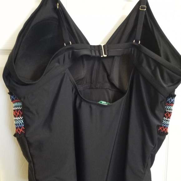 Plus size swimsuit - Picture 3 of 4